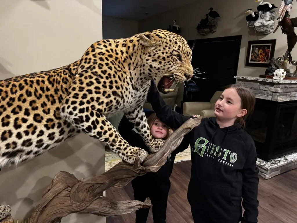 Emmy Rostan Livvy Rostan hunt huntpartner